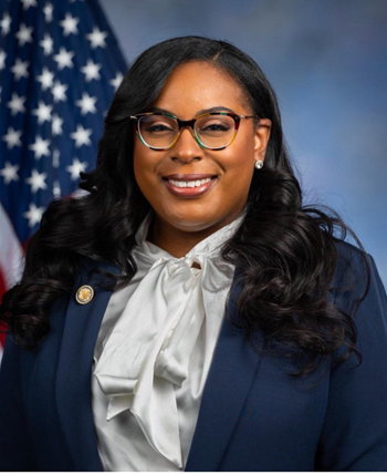 Democratic Rep Announces Pregnancy While Facing 17 Years in Prison for Assaulting ICE Officers